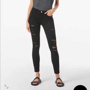 Frame Le Skinny De Jeanne Distressed